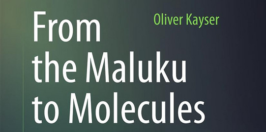 Buchcover der englischen Ausgabe "From the Maluku to Molecules"