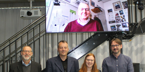 Saskia Spitzer mit dem Prüfungskommitee